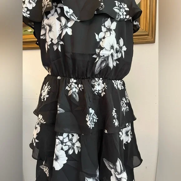 White House Black Market Black and White Floral Dress - Picture 2 of 8
